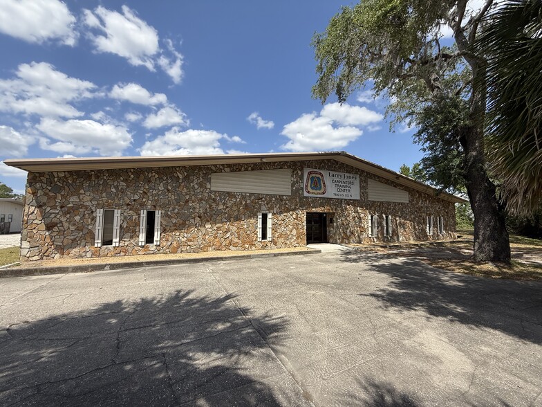 2 Buildings Totaling 21,307 SF on 2 Acre portefeuille de 2 biens à vendre sur LoopNet.fr - Photo de l’immeuble – Image 2 sur 9