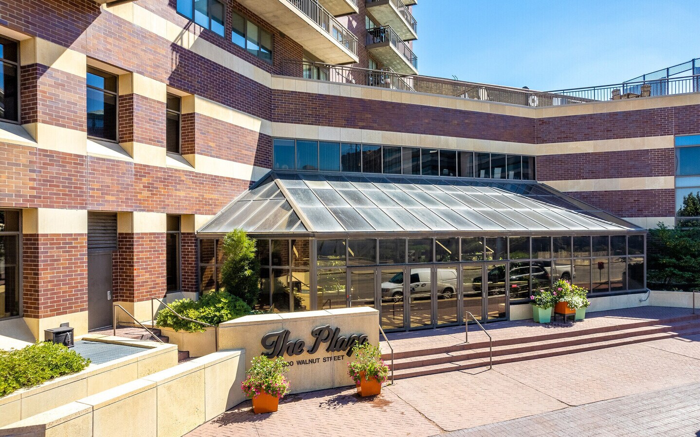 300 Walnut St, Des Moines, IA 50309 - Lot 205 - - Photo intérieure - Image 1 of 7