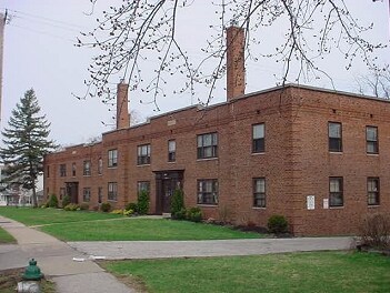 2521 Noble Rd, Cleveland Heights, OH à vendre - Photo principale – Image 1 sur 88