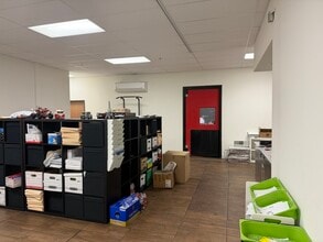 1238-1254 E Cypress St, Covina, CA à louer Photo intérieure– Image 2 sur 10