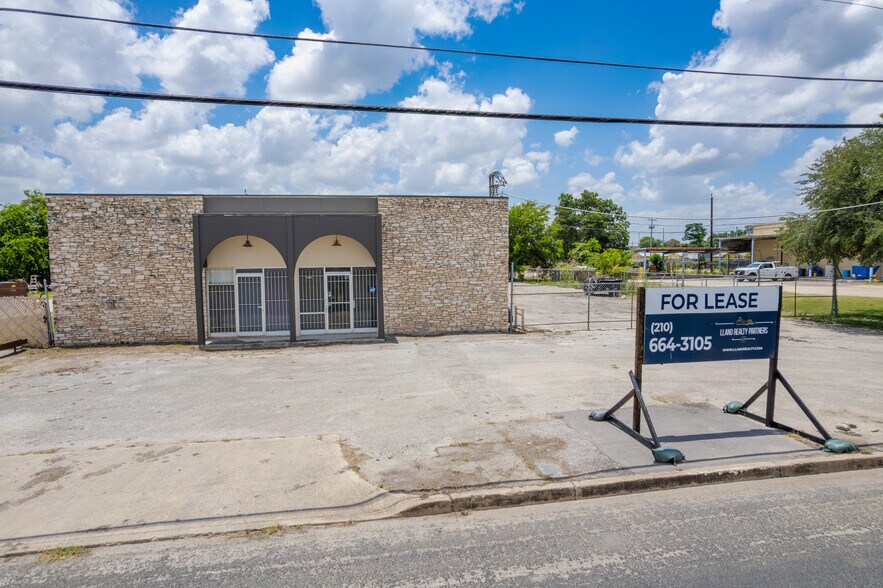 1111 Paulsun St, San Antonio, TX à louer - Photo de l’immeuble – Image 3 sur 17