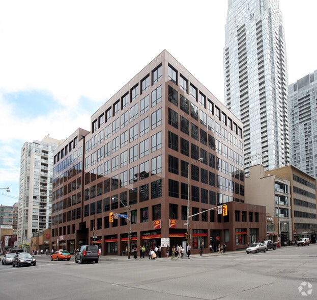 1 Eglinton Ave E, Toronto, ON à louer - Photo de l’immeuble – Image 2 sur 14