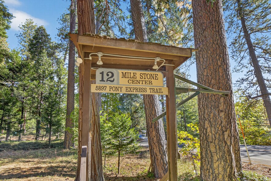 5897 Pony Express Trl, Pollock Pines, CA à vendre - Photo de l’immeuble – Image 2 sur 37