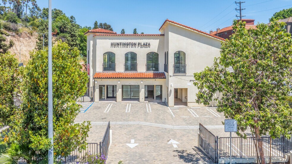 4671-4681 Huntington Dr S, Los Angeles, CA à vendre - Photo de l’immeuble – Image 2 sur 25