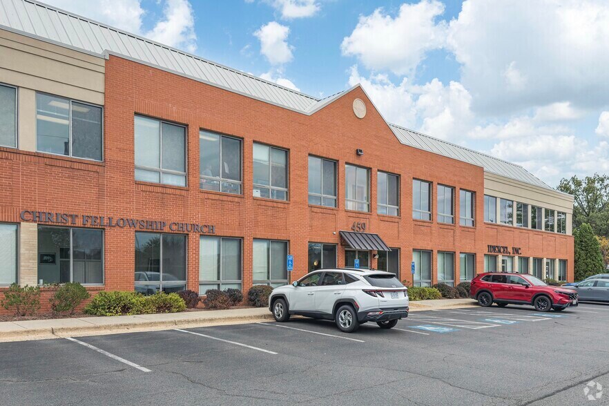 459 Herndon Pky, Herndon, VA à louer - Photo principale – Image 1 sur 4