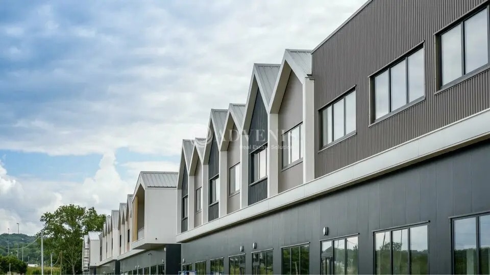 Local d'activités dans Aubergenville à vendre Photo de l’immeuble– Image 1 sur 13