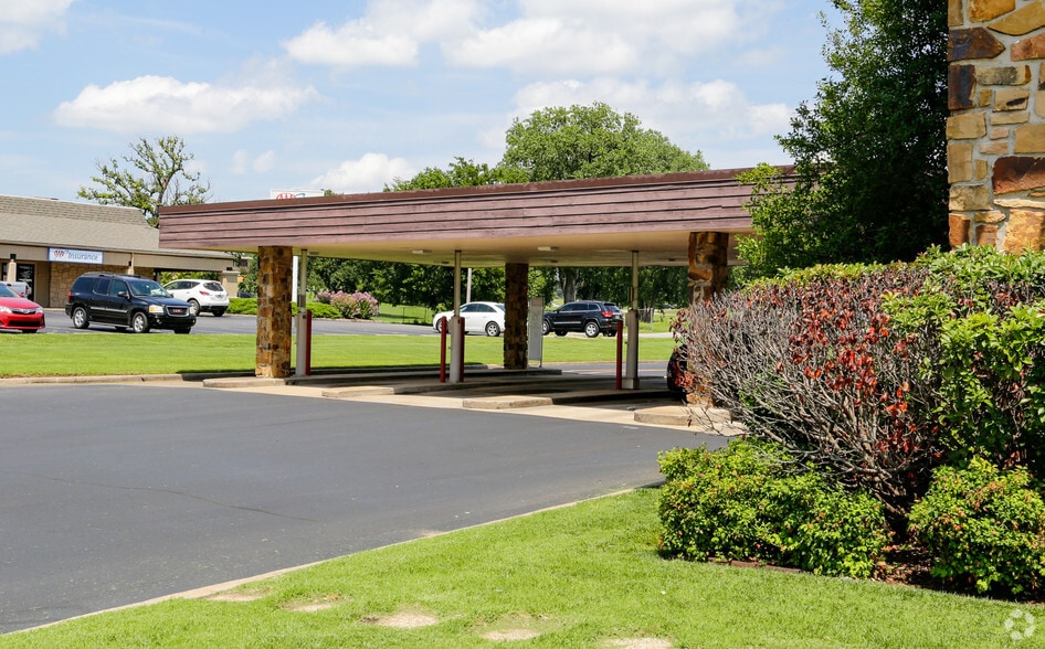 401 E Broadway St, Sand Springs, OK à louer - Photo de l’immeuble – Image 3 sur 5