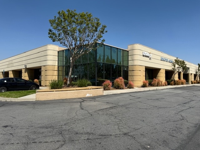 9229 Utica Ave, Rancho Cucamonga, CA à louer - Photo de l’immeuble – Image 3 sur 18