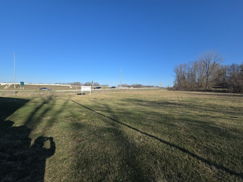 2440 W County Line Rd, Indianapolis, IN à louer - Photo de l’immeuble – Image 3 sur 3