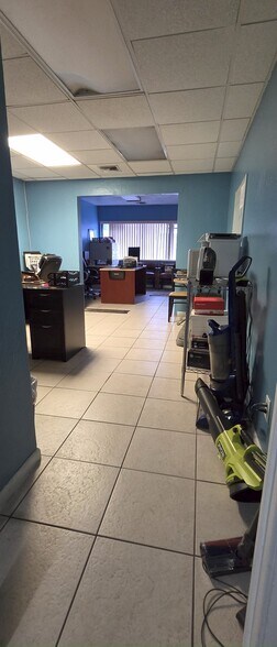 5701 Houchin St, Naples, FL à louer - Photo intérieure – Image 2 sur 6