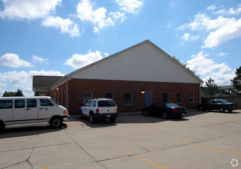 27041 Schoenherr Rd, Warren, MI à louer - Photo de l’immeuble – Image 2 sur 2