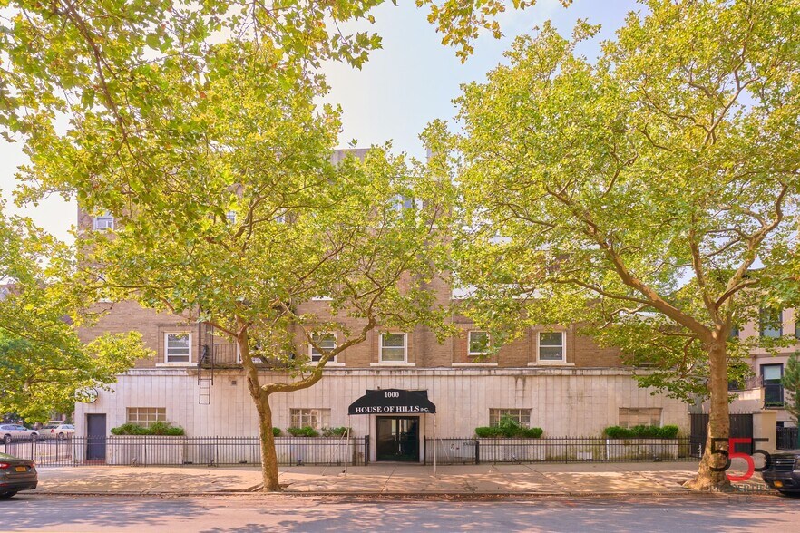 1000 Saint Johns Pl, Brooklyn, NY à vendre - Photo de l’immeuble – Image 2 sur 21