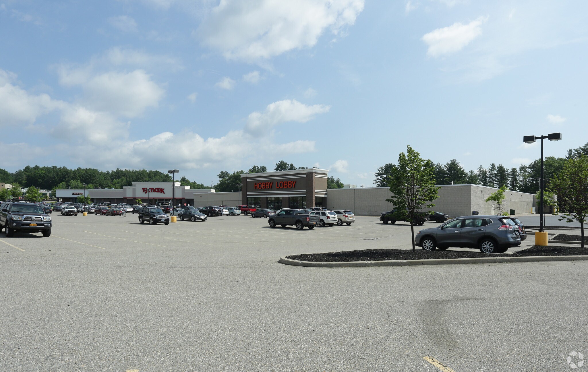 820 State Route 9, Queensbury, NY à louer Photo principale– Image 1 sur 12