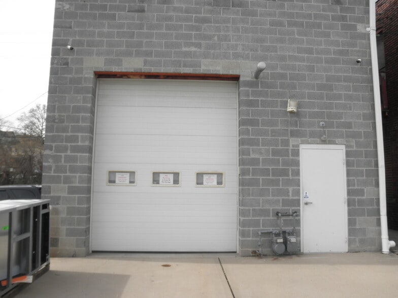 619 W Main St, Carnegie, PA à louer - Photo de l’immeuble – Image 2 sur 2