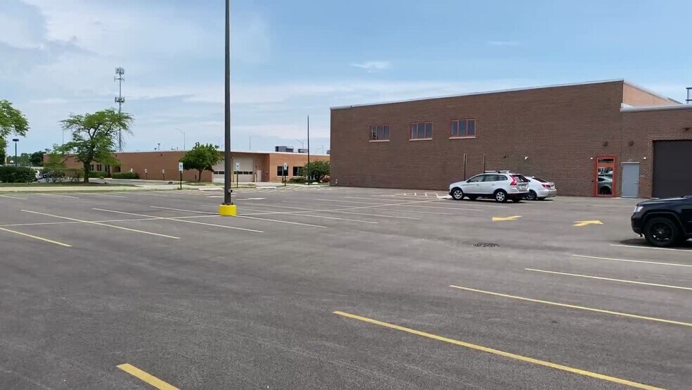 3005 MacArthur Blvd, Northbrook, IL à louer - Vidéo sur l’annonce professionnelle – Image 2 sur 11