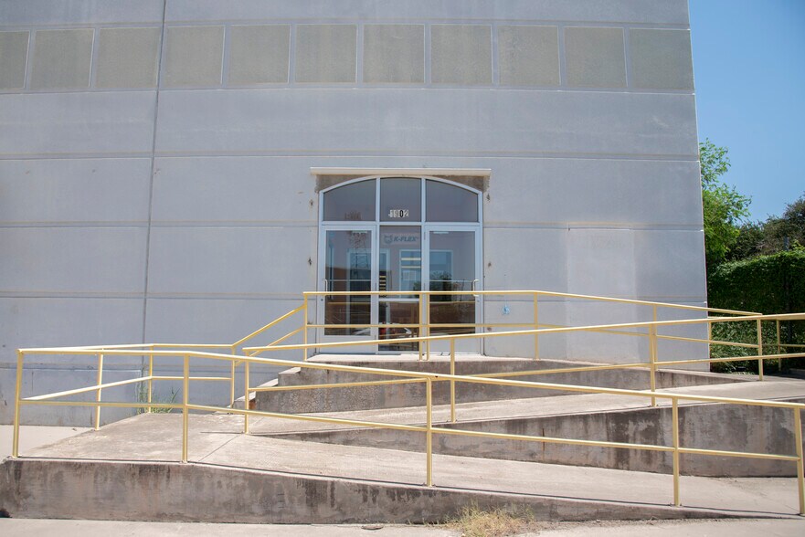 2202 Santa Rita Ave, Laredo, TX à louer - Photo de l’immeuble – Image 2 sur 25