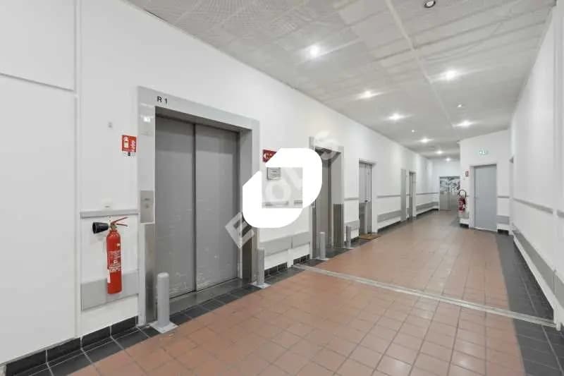 Local d’activités dans Paris à louer - Photo de l’immeuble – Image 2 sur 10