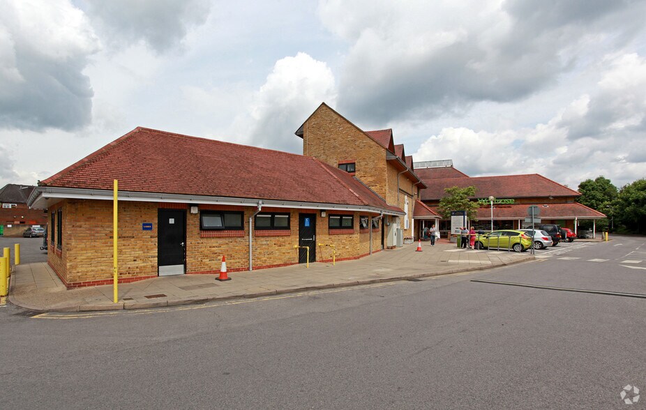 Bewsey St, Walton On Thames à louer - Photo principale – Image 1 sur 9