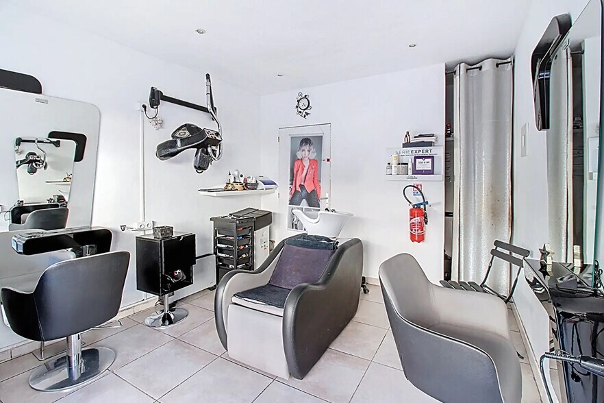 Local commercial dans Draguignan à vendre - Photo de l’immeuble – Image 3 sur 6