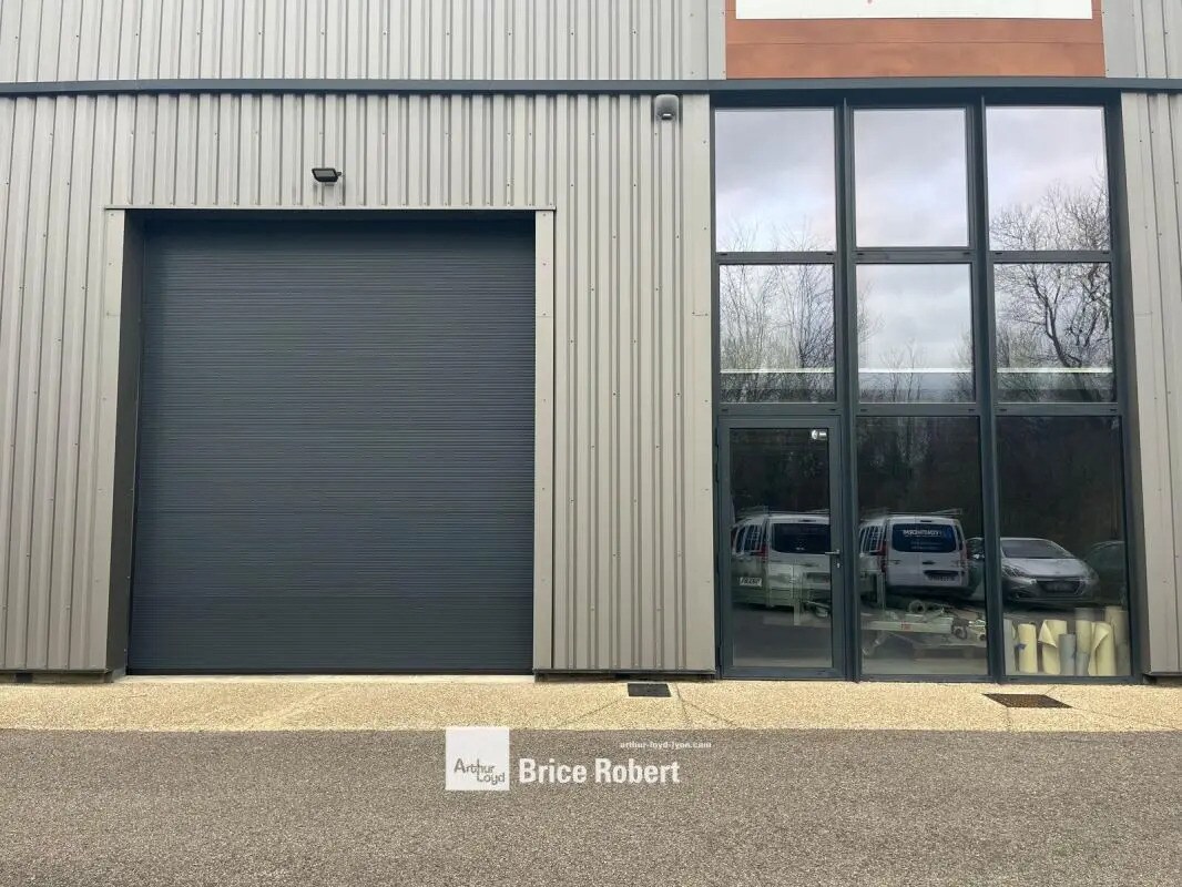 3 Rue De La Pierre Bleue, Chaponost à louer Photo de l’immeuble– Image 1 sur 9