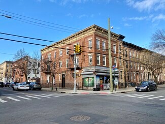 Plus de détails pour 1701 Gates Ave, Ridgewood, NY - Logement à vendre