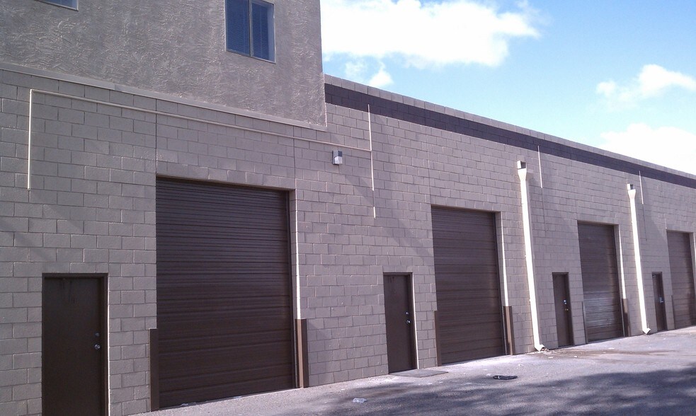 320 W Lone Cactus Dr, Phoenix, AZ à louer - Photo de l’immeuble – Image 2 sur 9