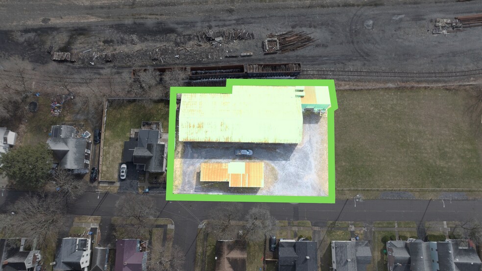 Lyons Industrial Duo – 19,000 SF Across portefeuille de 2 biens à vendre sur LoopNet.fr - Photo de l’immeuble – Image 1 sur 59