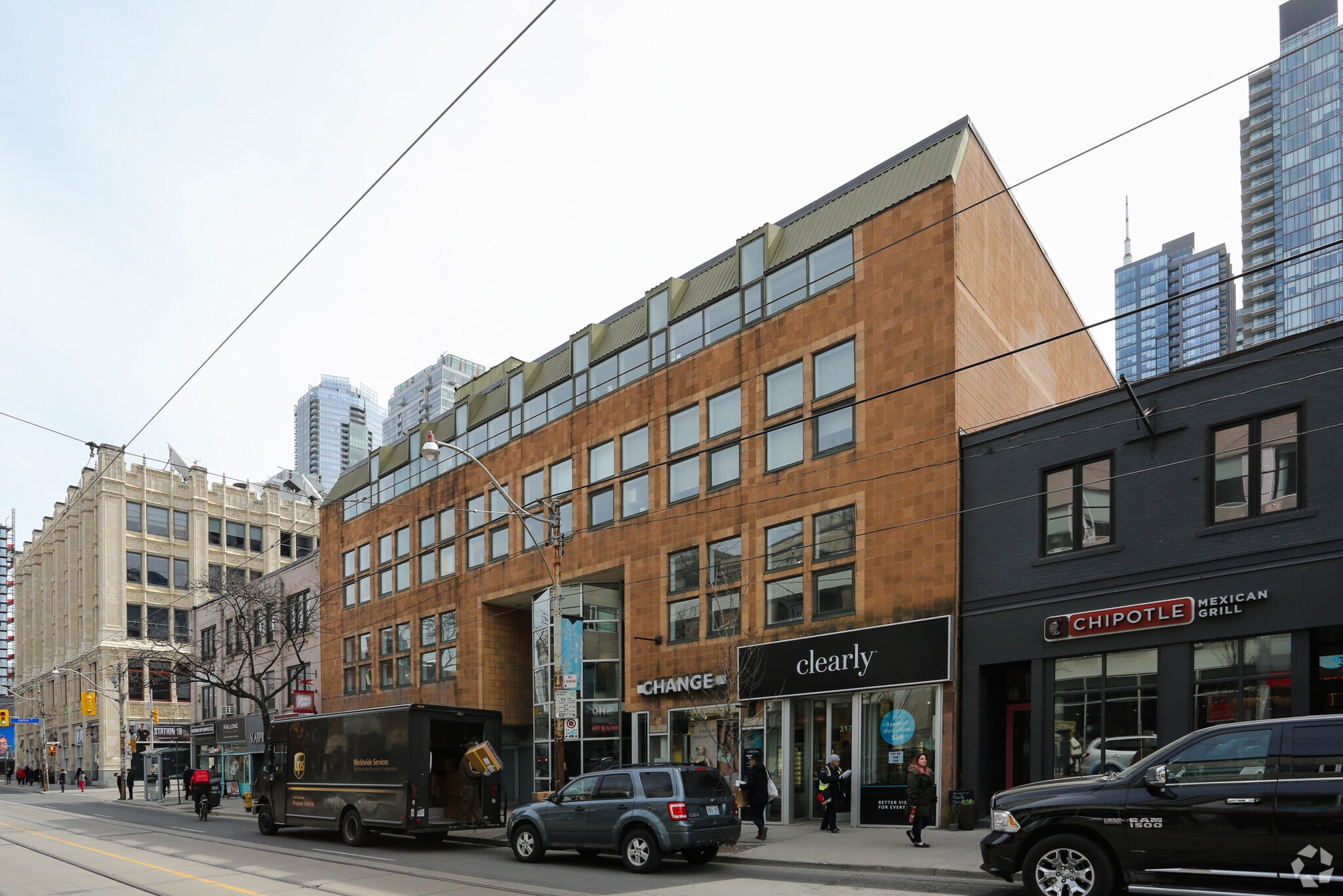 315 Queen St W, Toronto, ON à louer Photo principale– Image 1 sur 2