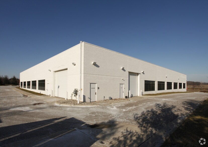 29050 Cabot Dr, Novi, MI à vendre - Photo de l’immeuble – Image 3 sur 14