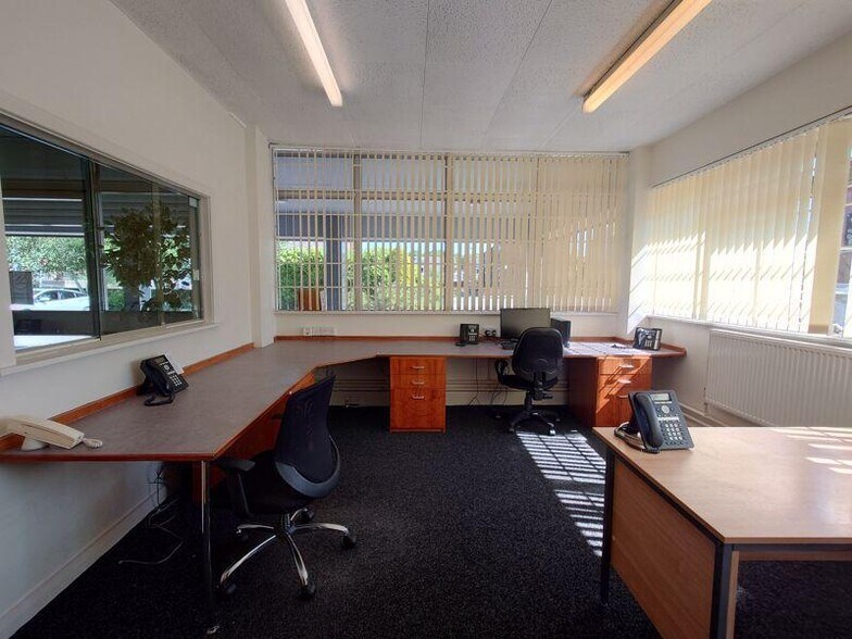 97 Bridge Rd, Horbury à louer - Photo de l’immeuble – Image 3 sur 23