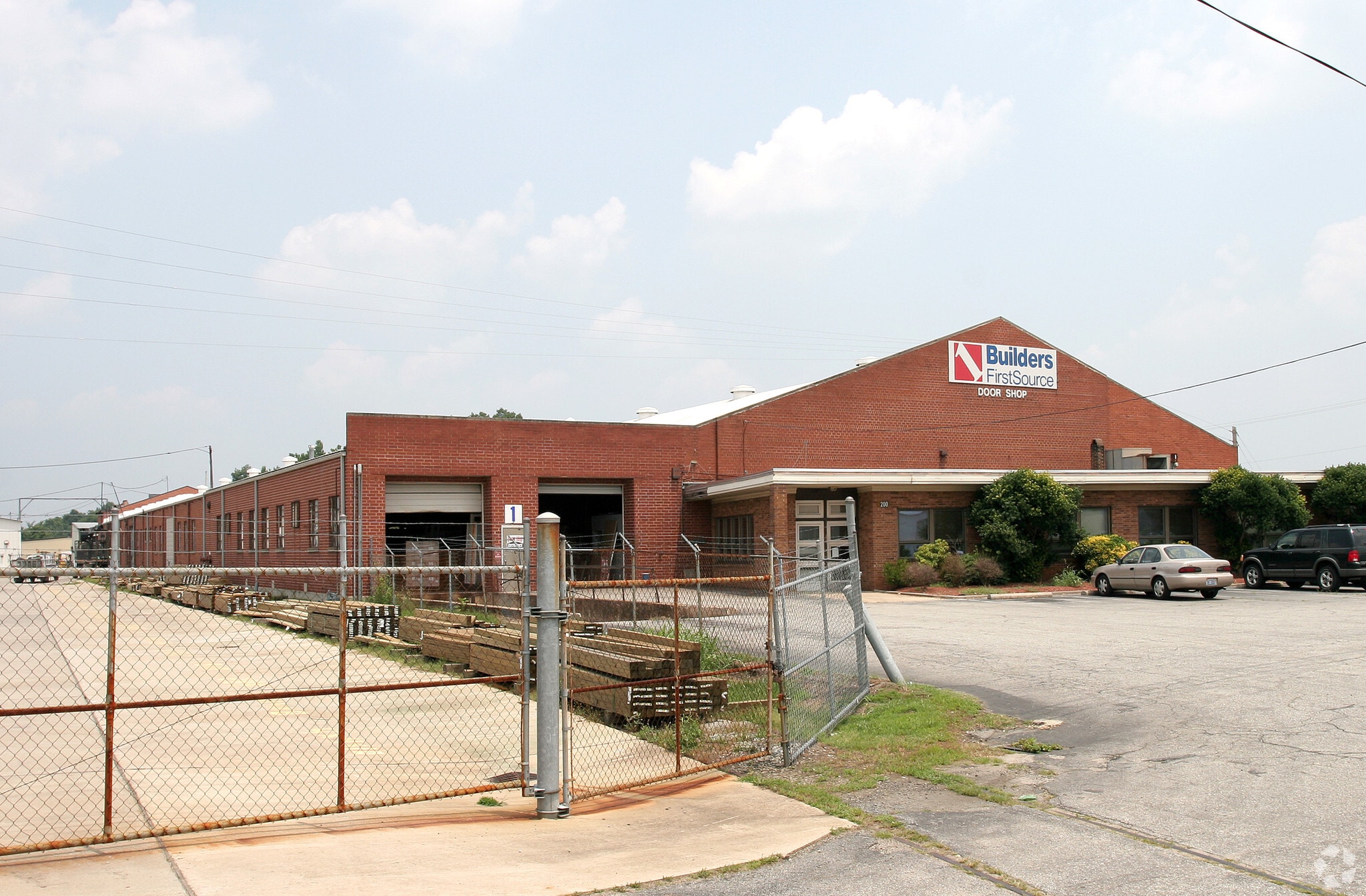 200 E Market Center Dr, High Point, NC à louer Photo principale– Image 1 sur 12