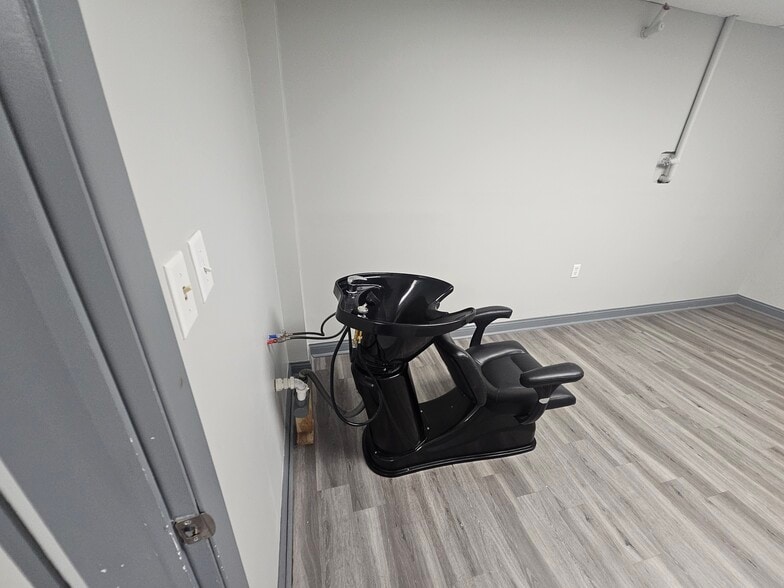 6117 N College Ave, Indianapolis, IN à louer - Photo de l’immeuble – Image 2 sur 14