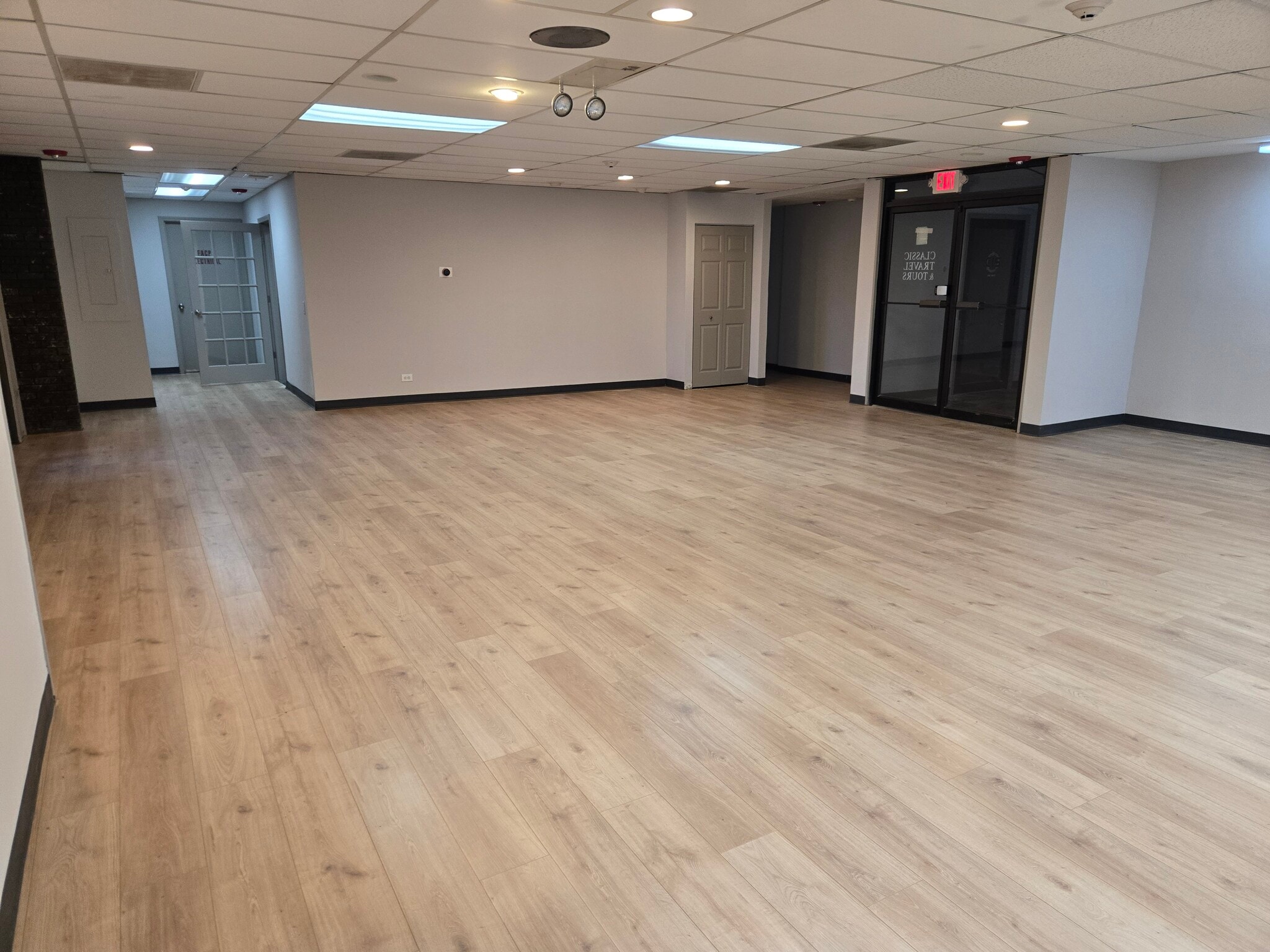 261 E Lake St, Bloomingdale, IL à louer Photo intérieure– Image 1 sur 16