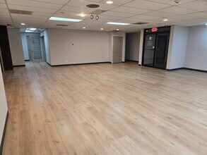 261 E Lake St, Bloomingdale, IL à louer Photo intérieure– Image 1 sur 16