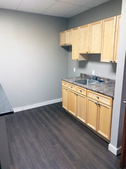 9943 109th St, Edmonton, AB à vendre - Photo intérieure – Image 3 sur 13