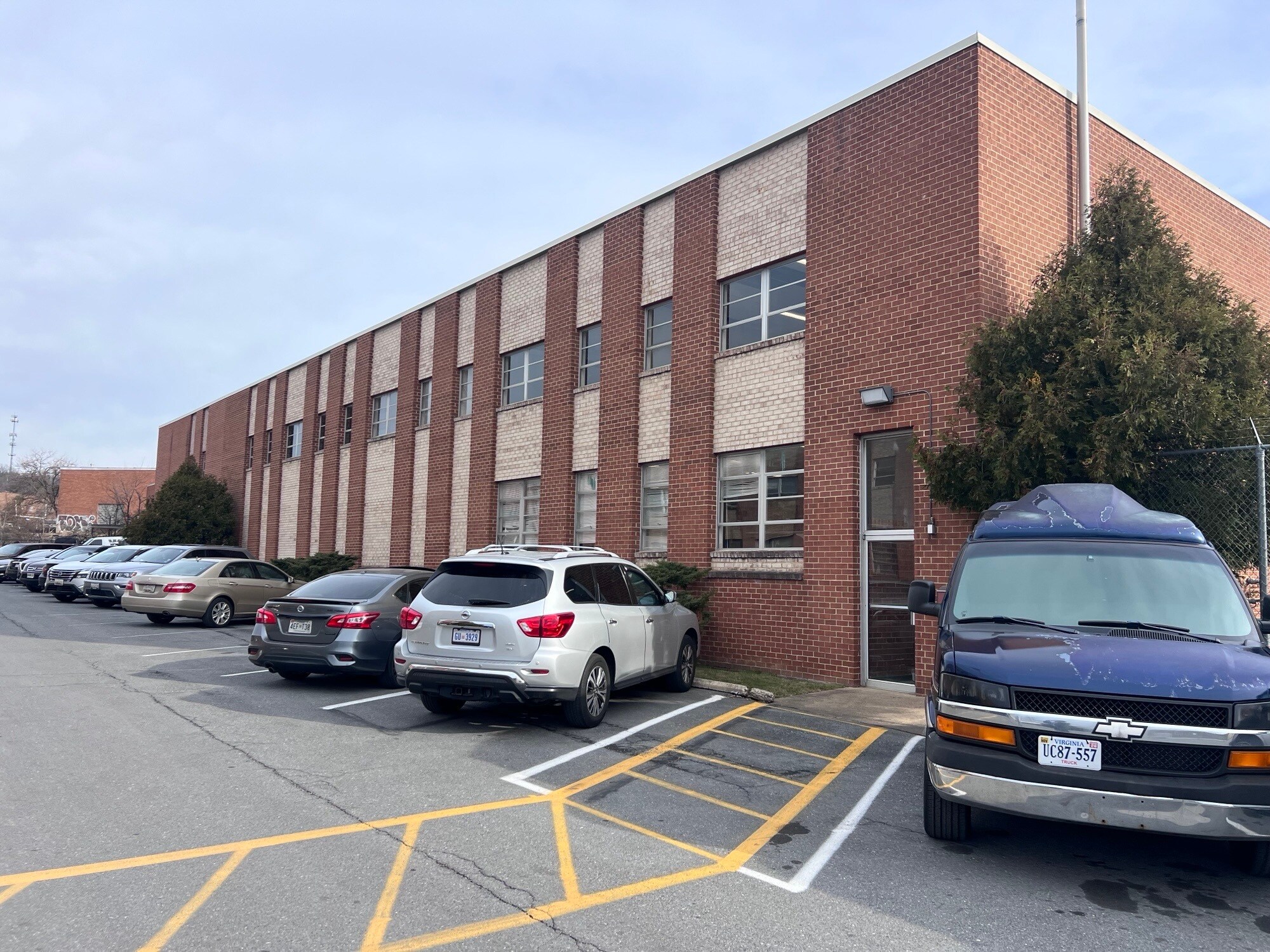 5000 Frolich Ln, Hyattsville, MD à louer Photo de l’immeuble– Image 1 sur 3