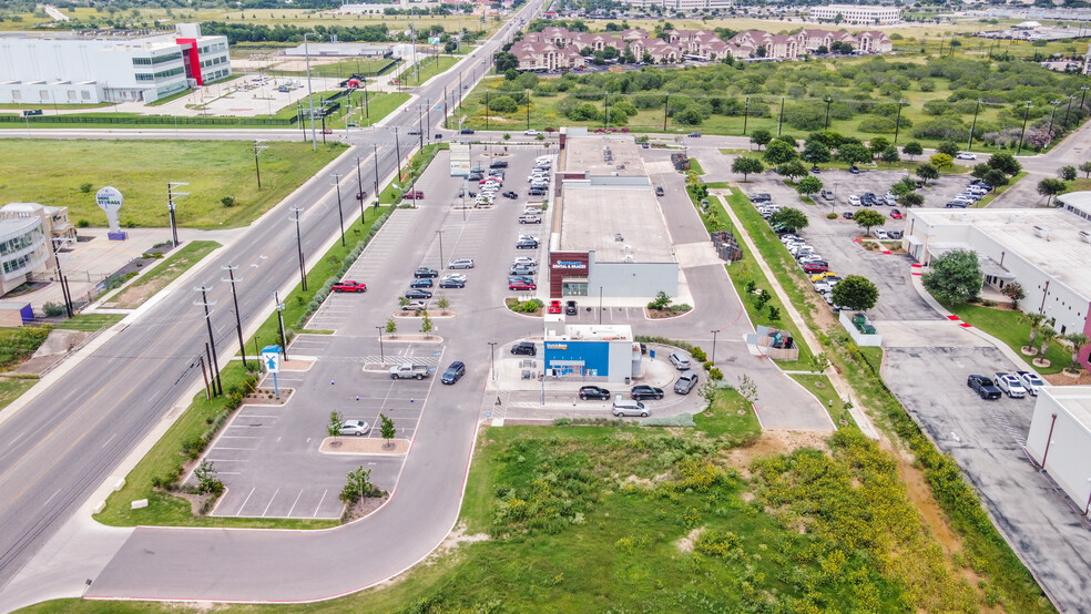 Potranco & Ingram Rd, San Antonio, TX à louer - Photo de l’immeuble – Image 3 sur 5