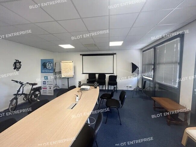 Plus de détails pour Bureau à louer