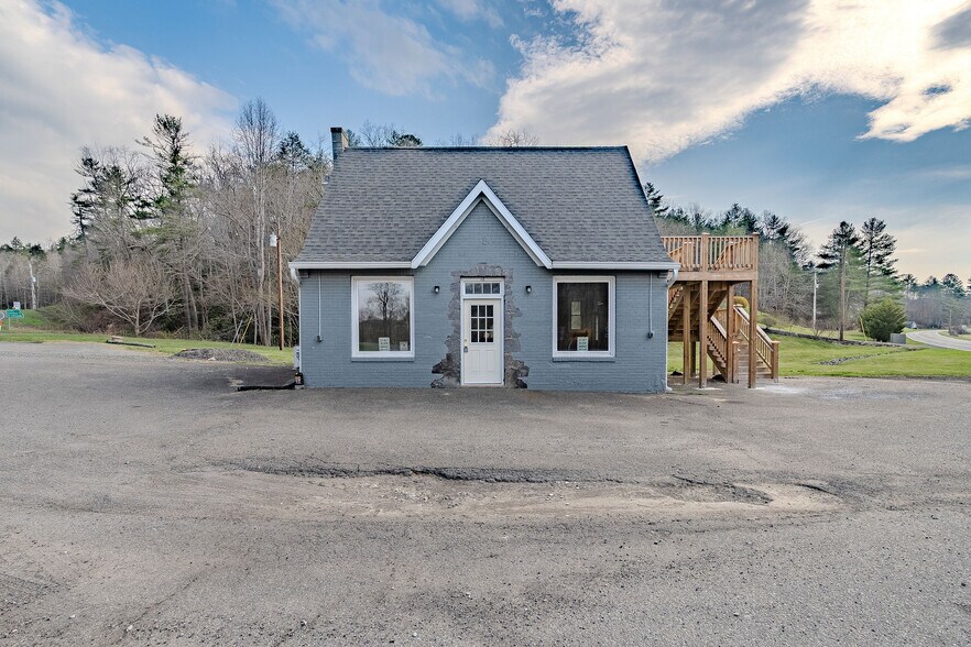12 Scenic Rd, Fries, VA à vendre - Photo principale – Image 1 sur 36