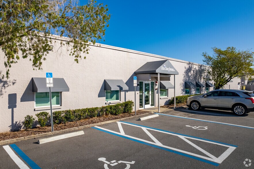 110-114 Douglas Rd E, Oldsmar, FL à vendre - Photo de l’immeuble – Image 1 sur 6