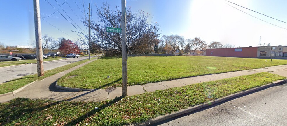 5125 Northfield Rd, Bedford Heights, OH à louer - Photo de l’immeuble – Image 2 sur 6