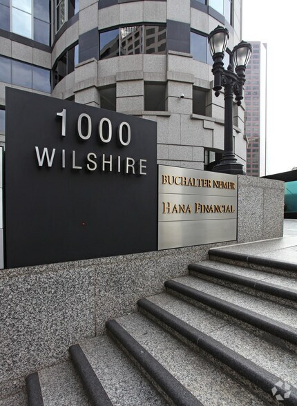 1000 Wilshire Blvd, Los Angeles, CA à louer - Photo de l’immeuble – Image 2 sur 19
