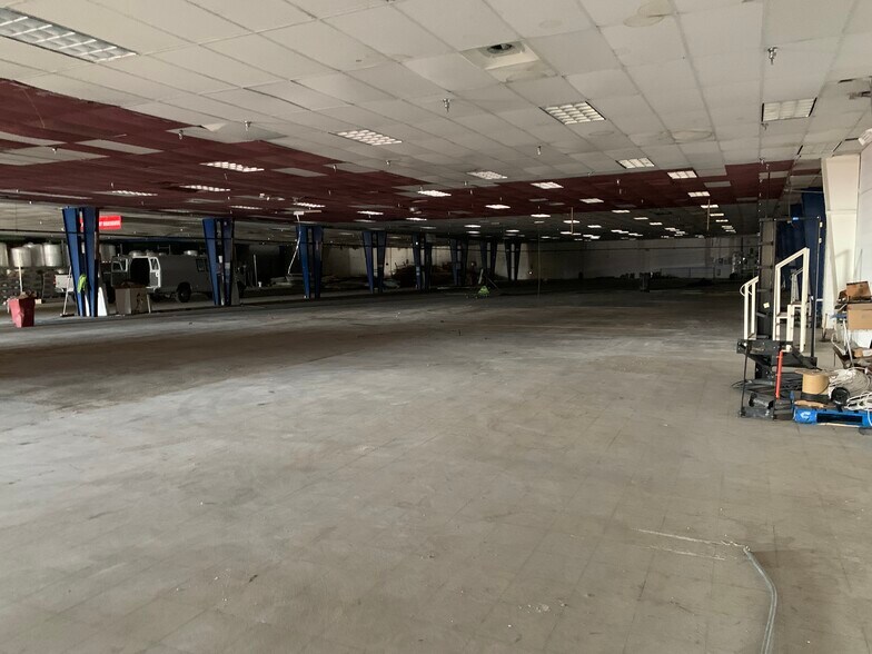 1049-1051 Eastside Rd, El Paso, TX à louer - Photo de l’immeuble – Image 2 sur 21