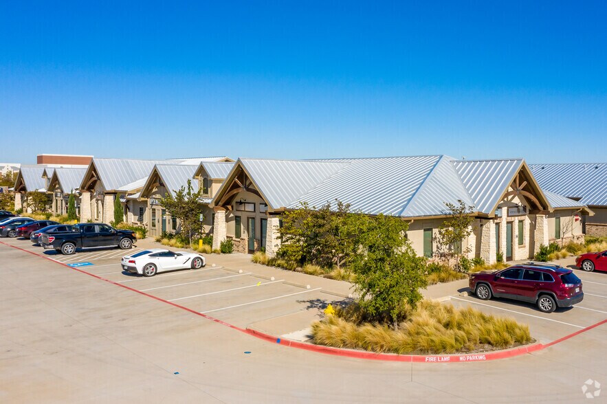 4645 Avon Ln, Frisco, TX à louer - Photo de l’immeuble – Image 2 sur 6