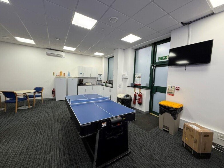 Leatherhead Rd, Chessington à louer - Photo intérieure – Image 3 sur 8