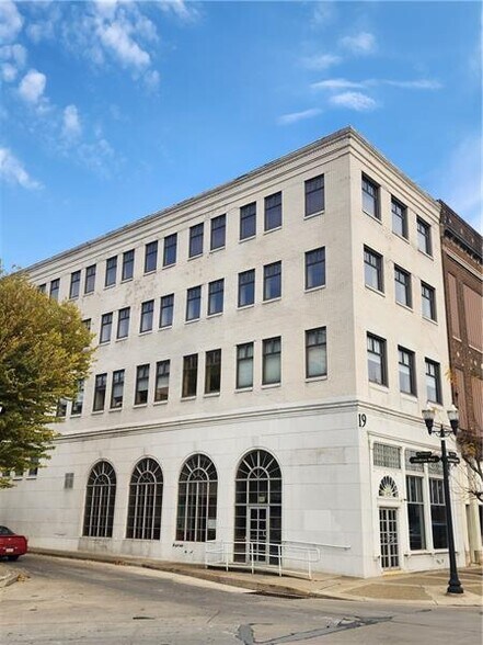 19 E Washington St, New Castle, PA à louer - Photo de l’immeuble – Image 3 sur 11