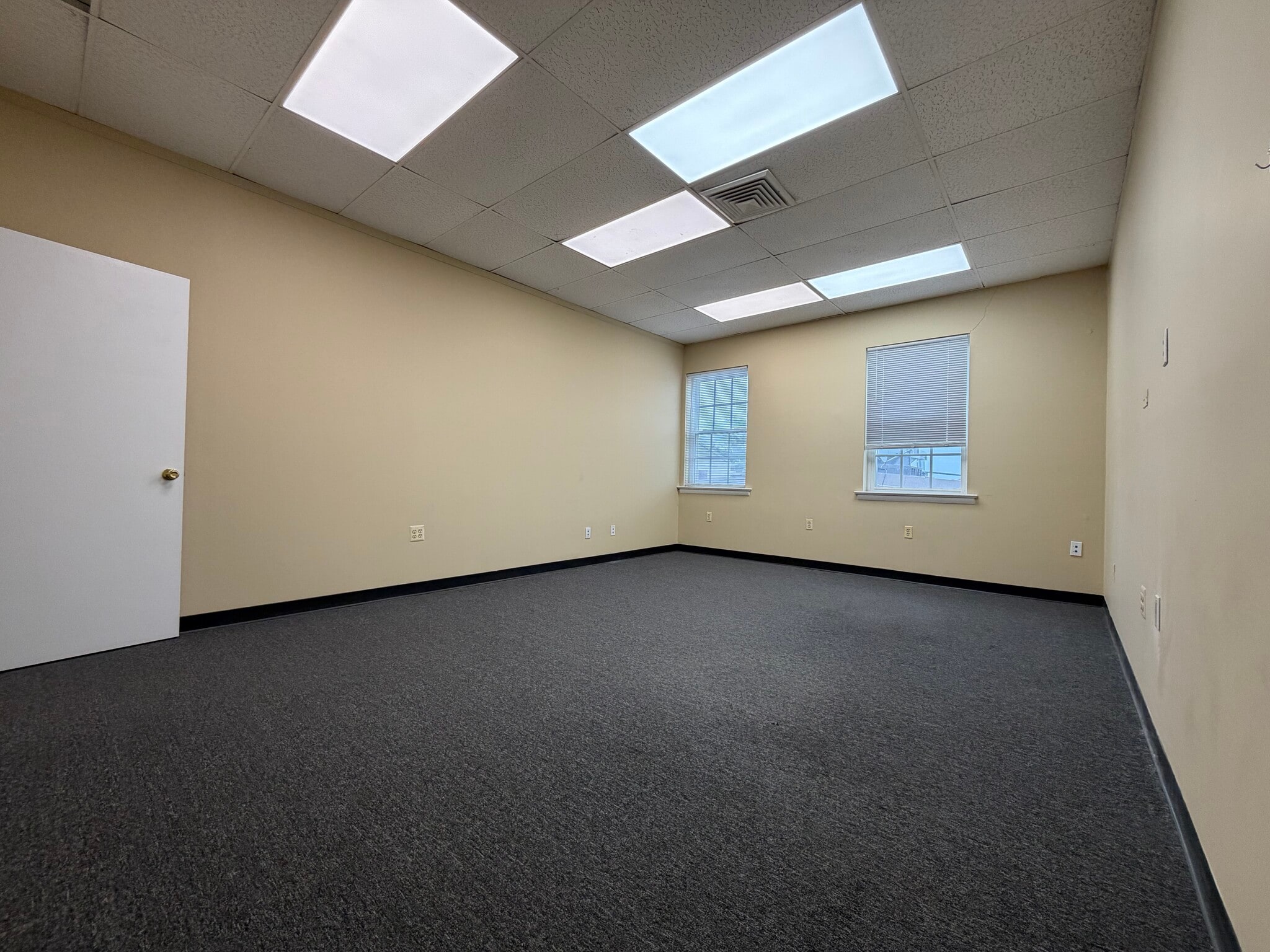 15 Catoctin Cor SE, Leesburg, VA à louer Photo intérieure– Image 1 sur 3