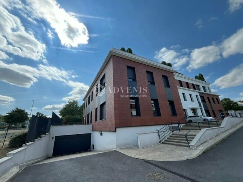2 Rue Georges Sand, Fourqueux à louer - Photo de l’immeuble – Image 1 sur 11