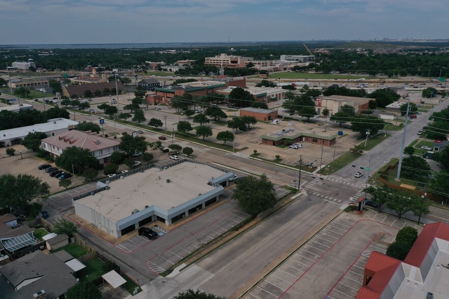 570 S Edmonds Ln, Lewisville, TX à louer - Photo de l’immeuble – Image 2 sur 8