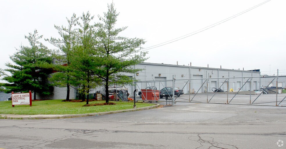 2502-2520 Roosevelt Ave, Indianapolis, IN à louer - Photo de l’immeuble – Image 3 sur 4
